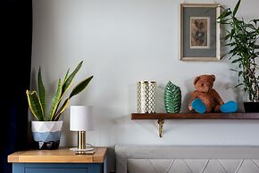 Premium 3 Bed 3 Bath Lounge Apartment