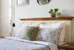 Premium 3 Bed 3 Bath Lounge Apartment