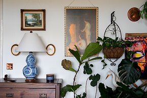 Premium 3 Bed 3 Bath Lounge Apartment