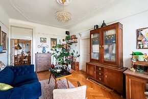 Premium 3 Bed 3 Bath Lounge Apartment