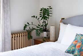 Premium 3 Bed 3 Bath Lounge Apartment