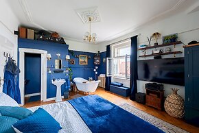 Premium 3 Bed 3 Bath Lounge Apartment