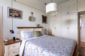 Premium 3 Bed 3 Bath Lounge Apartment