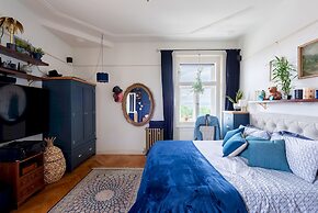 Premium 3 Bed 3 Bath Lounge Apartment