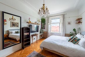 Premium 3 Bed 3 Bath Lounge Apartment