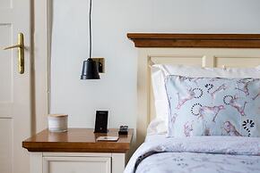 Premium 3 Bed 3 Bath Lounge Apartment