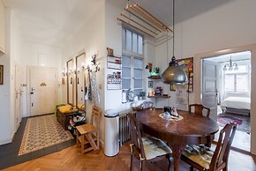 Premium 3 Bed 3 Bath Lounge Apartment