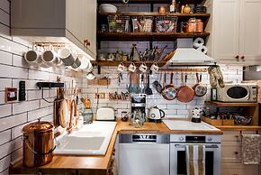 Premium 3 Bed 3 Bath Lounge Apartment