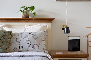 Premium 3 Bed 3 Bath Lounge Apartment