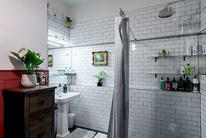 Premium 3 Bed 3 Bath Lounge Apartment