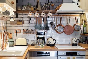 Premium 3 Bed 3 Bath Lounge Apartment