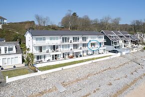 9 Strandways - Sea Views Parking Beach Access