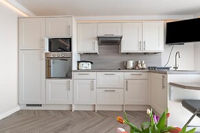 9 Strandways - Sea Views Parking Beach Access