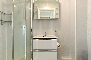 9 Strandways - Sea Views Parking Beach Access