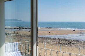 9 Strandways - Sea Views Parking Beach Access