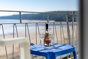 9 Strandways - Sea Views Parking Beach Access