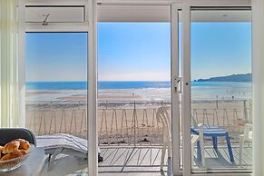 9 Strandways - Sea Views Parking Beach Access