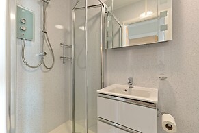 9 Strandways - Sea Views Parking Beach Access