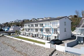 9 Strandways - Sea Views Parking Beach Access