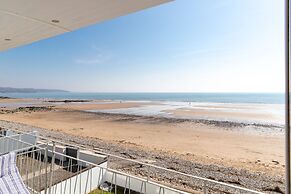 9 Strandways - Sea Views Parking Beach Access