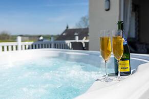 Bramble Cottage - Dog Friendly Cottage Hot Tub