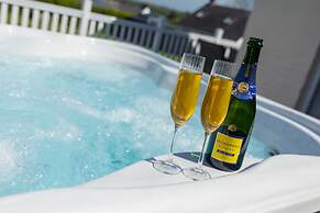 Bramble Cottage - Dog Friendly Cottage Hot Tub