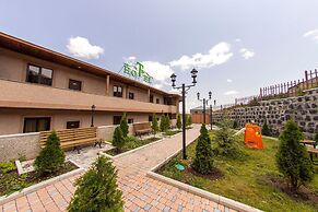 Tsaghkadzor Inn