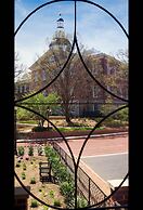 86 State Circle - Luxury Boutique Hotel