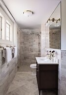 86 State Circle - Luxury Boutique Hotel