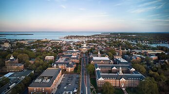 86 State Circle - Luxury Boutique Hotel