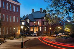 86 State Circle - Luxury Boutique Hotel