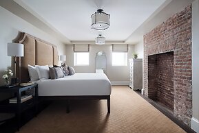 86 State Circle - Luxury Boutique Hotel