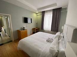 Averi Hotel