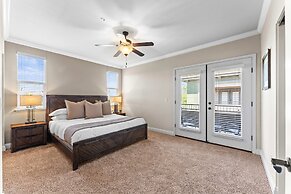 NEW Chic 2BR Stay With Heated Pool Gym Mini Golf