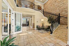 NEW Chic 2BR Stay With Heated Pool Gym Mini Golf