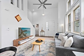 @marbella Lane - Elegant 3BR w/ Marvelous Views