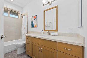 @marbella Lane - Elegant 3BR w/ Marvelous Views