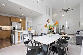 @marbella Lane - Elegant 3BR w/ Marvelous Views