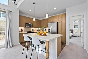 @marbella Lane - Elegant 3BR w/ Marvelous Views
