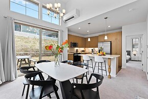 @marbella Lane - Elegant 3BR w/ Marvelous Views