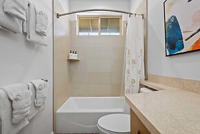 @marbella Lane - Elegant 3BR w/ Marvelous Views