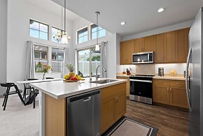 @marbella Lane - Elegant 3BR w/ Marvelous Views