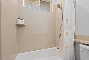 @marbella Lane - Elegant 3BR w/ Marvelous Views