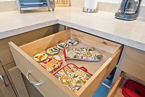 @marbella Lane - Elegant 3BR w/ Marvelous Views