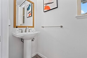 @marbella Lane - Elegant 3BR w/ Marvelous Views