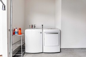 @marbella Lane - Elegant 3BR w/ Marvelous Views