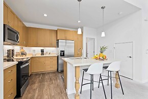 @marbella Lane - Elegant 3BR w/ Marvelous Views