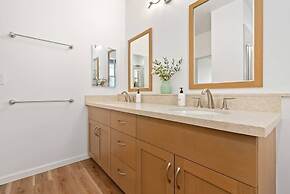 @ Marbella Lane - Pōmaika'i Ocean Love Paradise