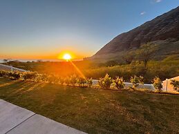 @ Marbella Lane - Pōmaika'i Ocean Love Paradise