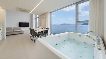 Geoje Lighthouse Pension